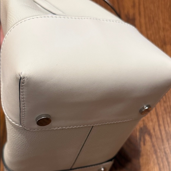 MICHAEL KORS White Pebbled Leather Drawstring Bucket Shoulder Bag - Picture 16 of 16